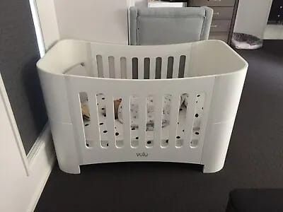 Vulu baby cot