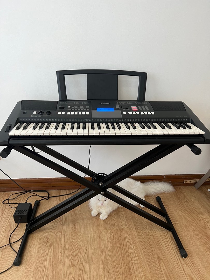 Yamaha PSR E423 61 Key Portable Keyboard, Hobbies & Toys, Music