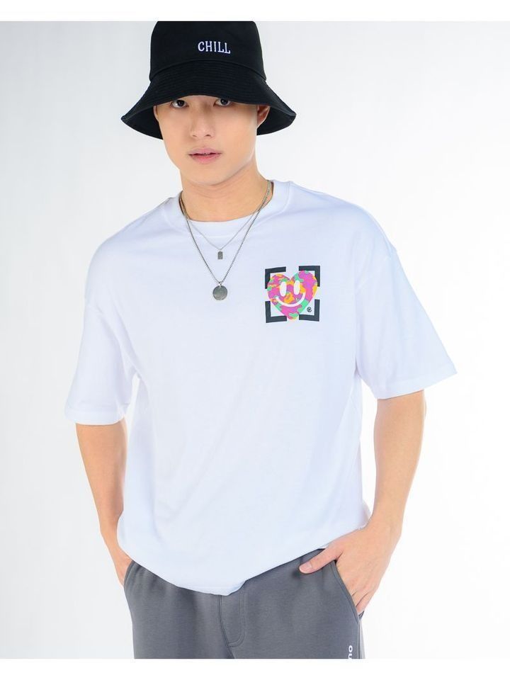 YISHION Oversized T-Shirt with Happy Face Graphic, Men's Fashion, Tops ...