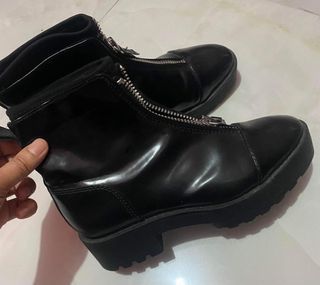 Zara Brand boots ( used once )