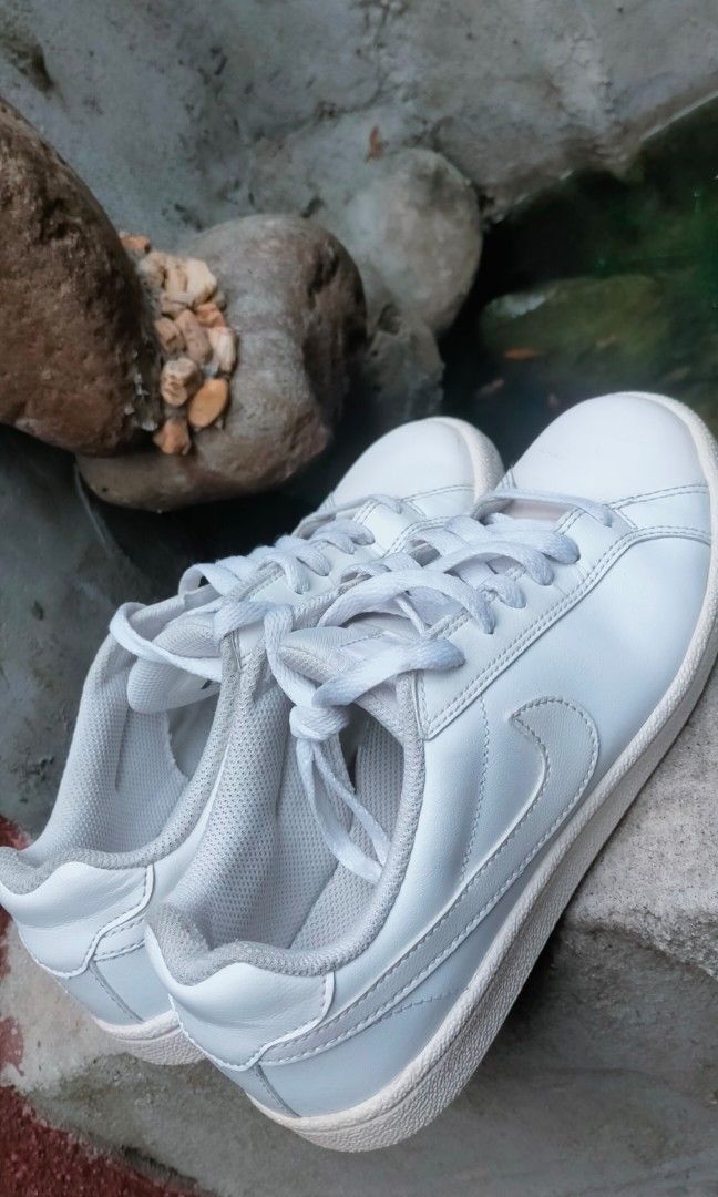 womens nike all white