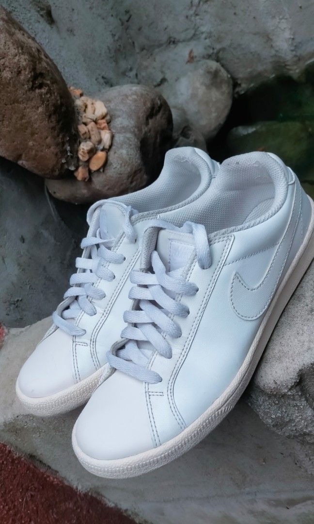 womens nike all white