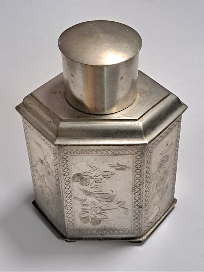 早年手刻花鳥紋六角形錫茶葉罐(重手感), 興趣及遊戲, 收藏品及紀念品