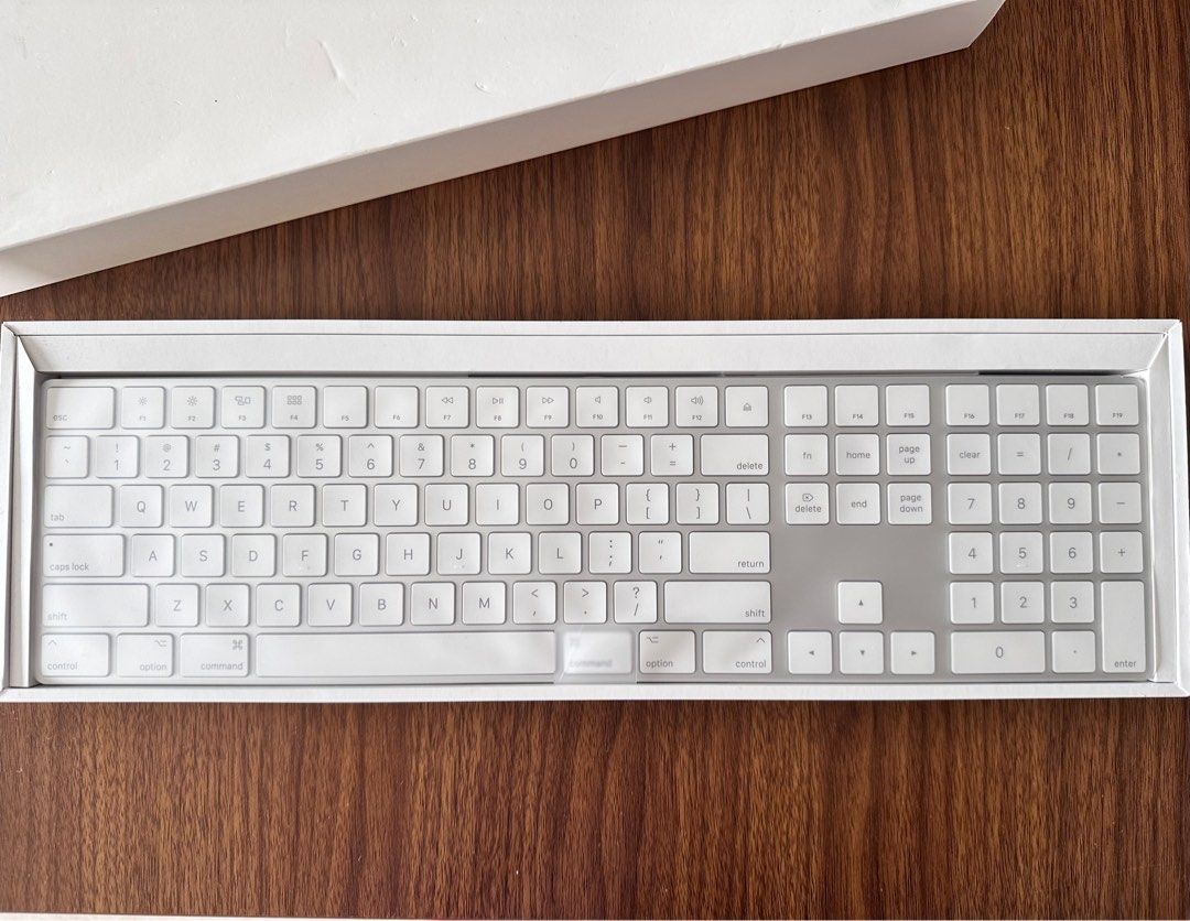 Apple Full size wireless keyboard and magic mouse, Computers & Tech