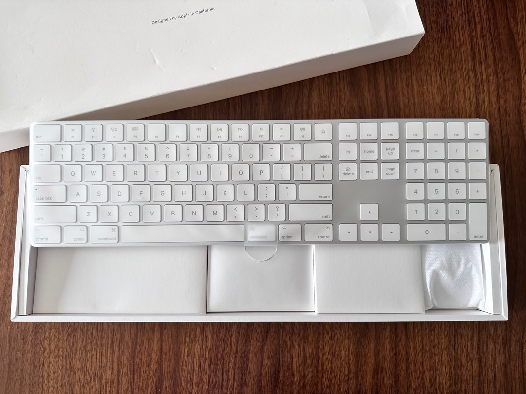 Apple Full size wireless keyboard and magic mouse, Computers & Tech