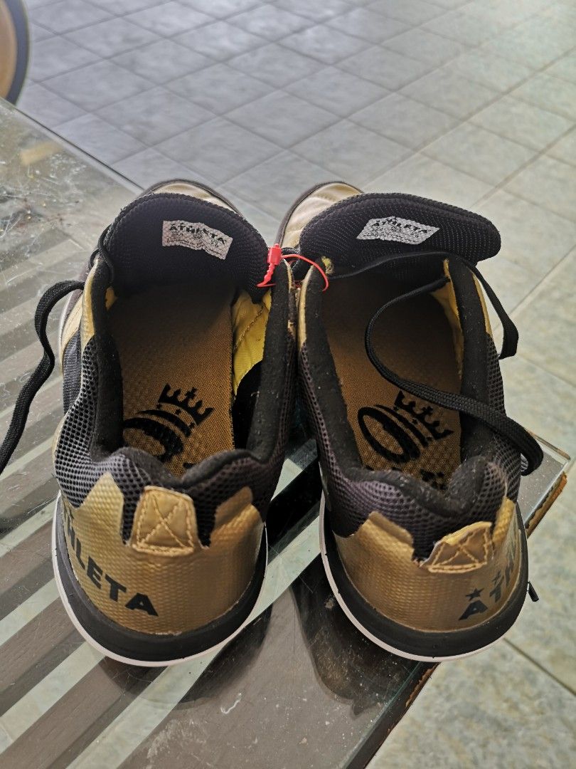 athleta futsal shoes