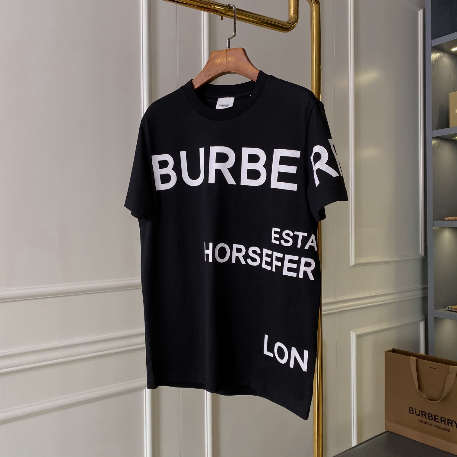 Authentic Burberry Horseferry Printed Cotton Loose T Shirt Men s