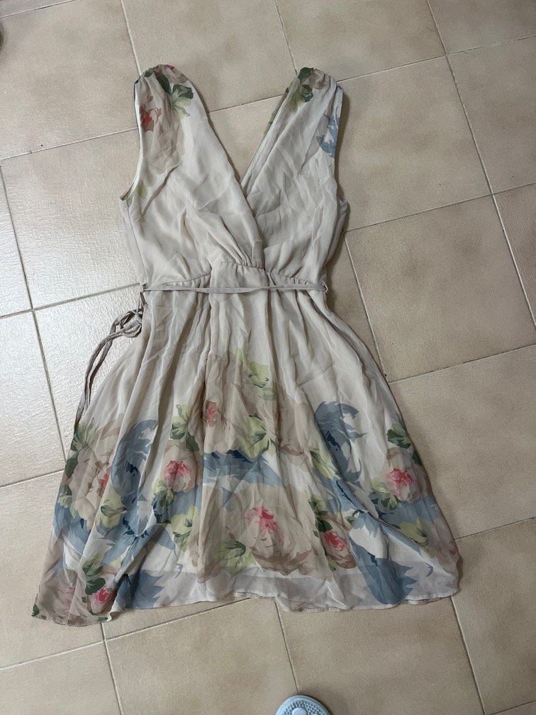 Billie and blossom grey floral store dress