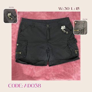 BLACK CARGO SHORTS SIZE 30