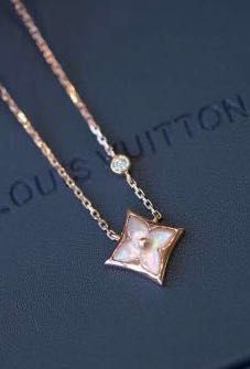 LV Eclipse Necklace S00 - Fashion Jewelry