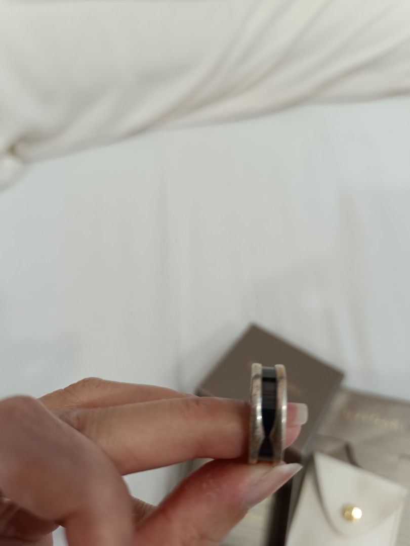 Bvlgari ring on finger hotsell