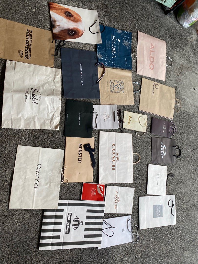 Calvin klein paper bag (Category: Luxury Bags & Wallets) located in Caloocan City. Submitted by michikeng (Listing ID 1226775717, Image 1). Description: .