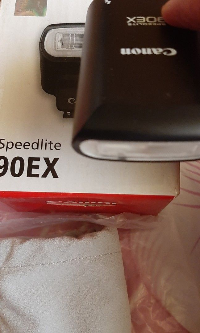 Canon 90EX SPEEDLITE, Photography, Cameras on Carousell
