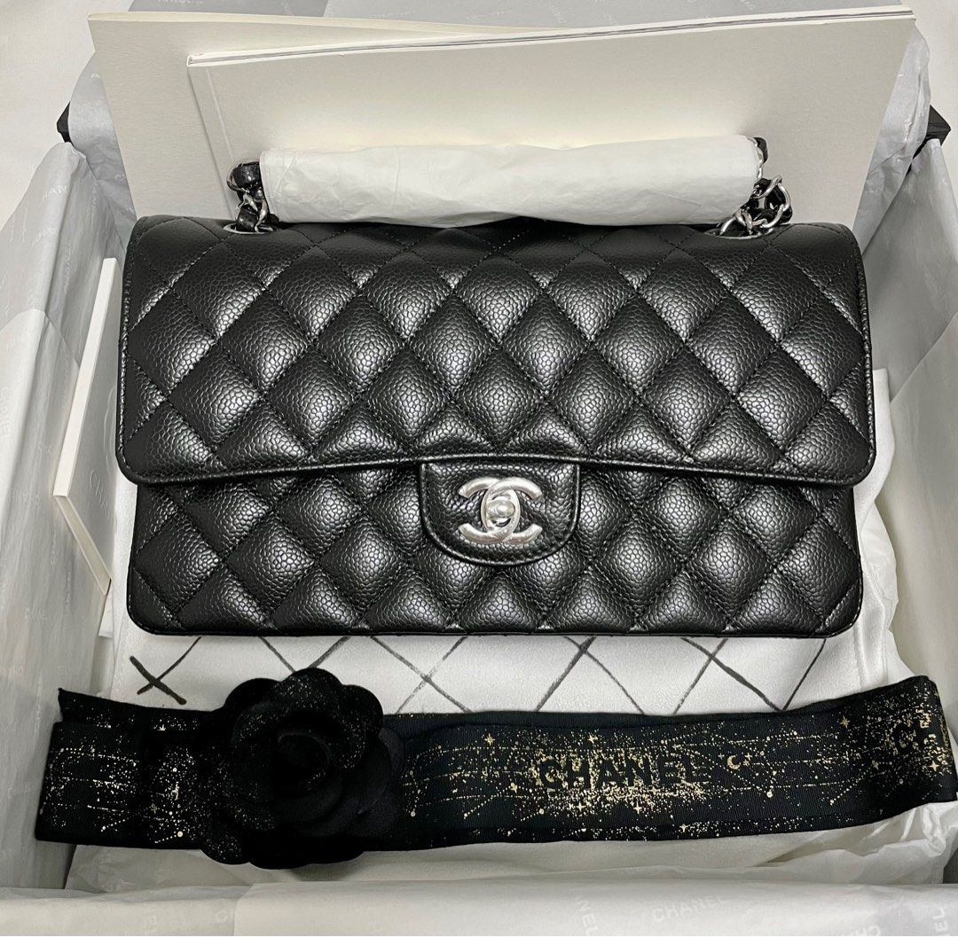 Chanel White Chevron Vintage Flap, Luxury, Bags & Wallets on Carousell