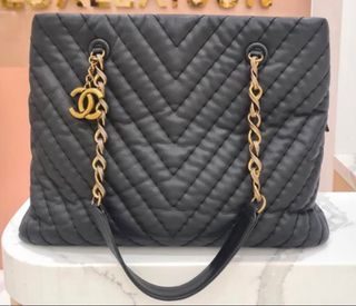 😎Cool Deal😎 Chanel Black Chevron Tote