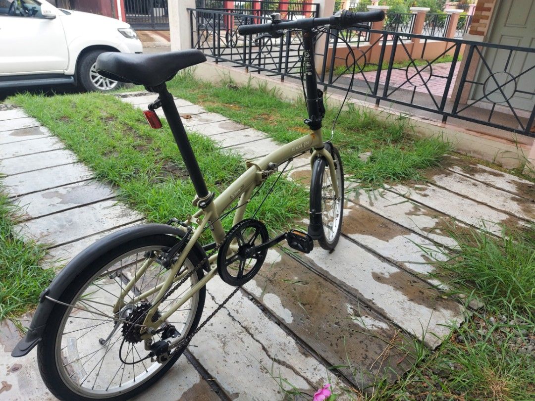 DAHON Suv D6 (Category: Bicycles) located in Rizal. Submitted by strangero (Listing ID 1226783728, Image 3). Description: DAHON Suv D6 Foldable Bike 20 inches 5 speed Issue: Needs cleaning and tuning. not used for a long time pick-up at Masinag area, lower Antipolo City, Rizal, Philippines.