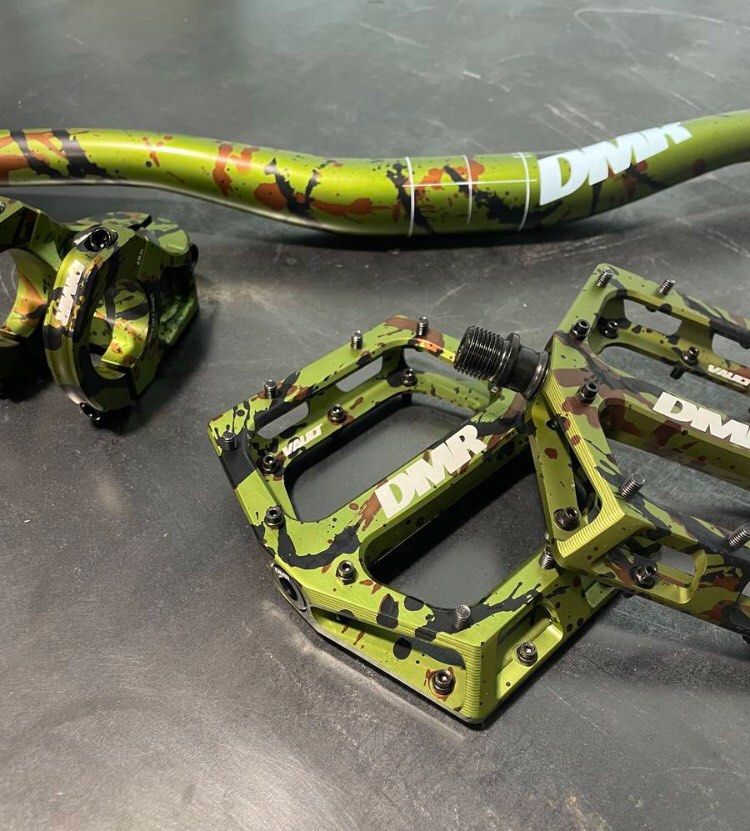 DMR Vault Pedal (Green Camo) DMR Defy 35 Stem (Green Camo) DMR
