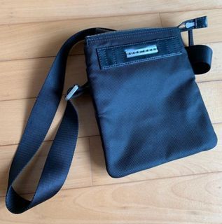 Extremely mint condition HUGO BOSS sling / cross body / shoulder bag for sale!