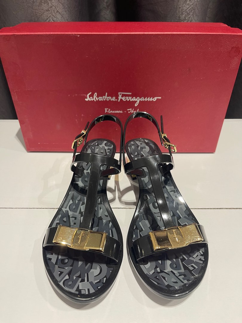 Ferragamo favilia outlet jelly sandals
