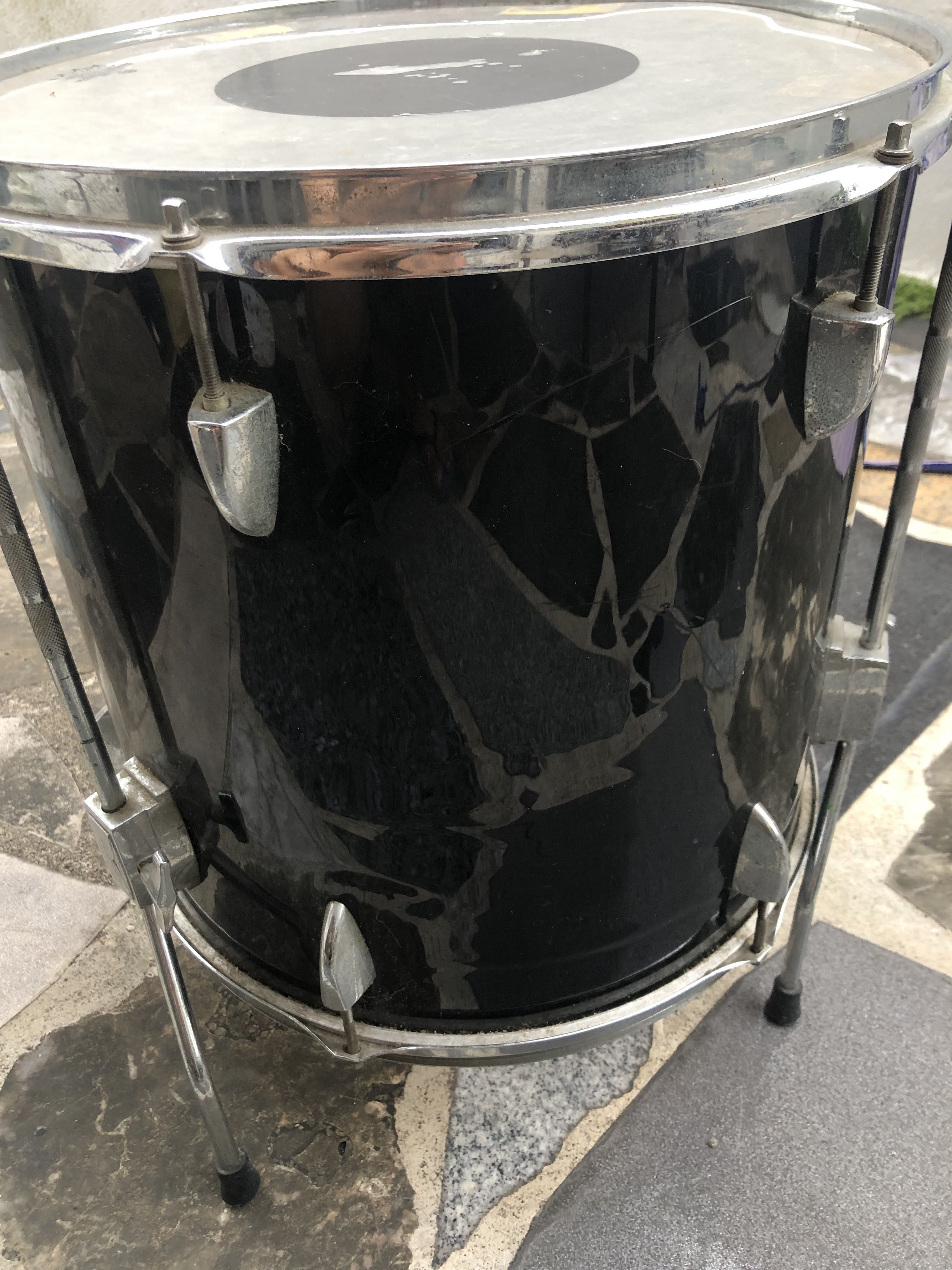 Floor tom and kick, Hobbies & Toys, Music & Media, Musical Instruments