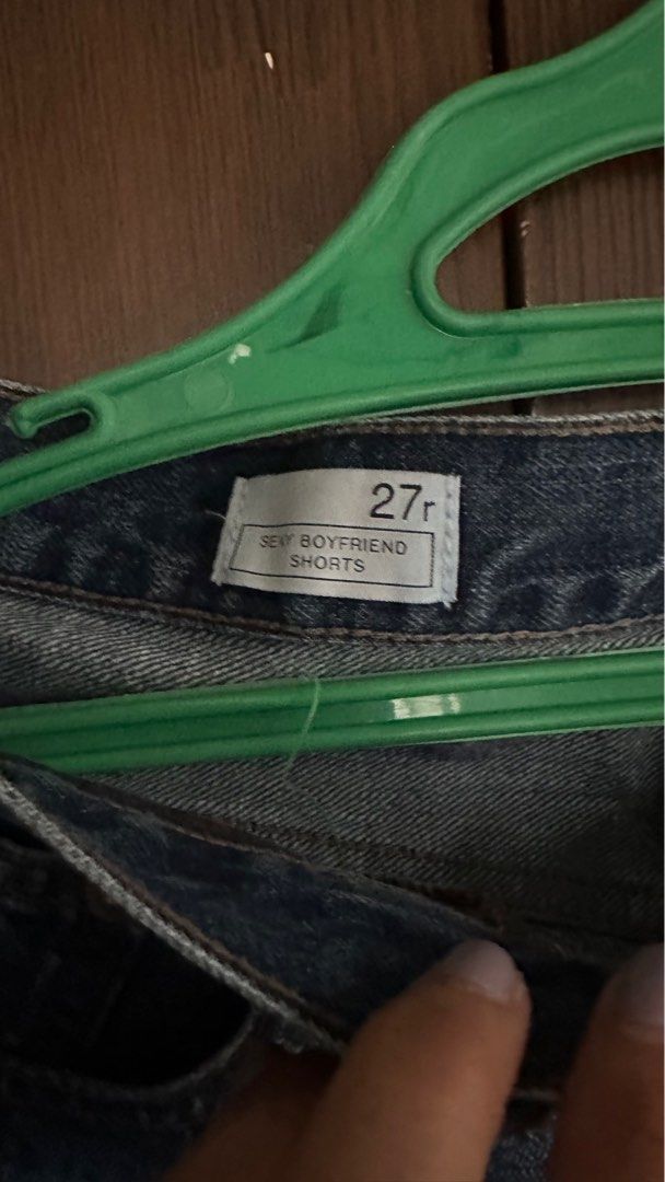 GAP Short Jeans (Category: Shorts) located in Marikina City. Submitted by coco_lolo (Listing ID 1226753727, Image 3). Description: Very nice fit and nice in actual. In good condition .