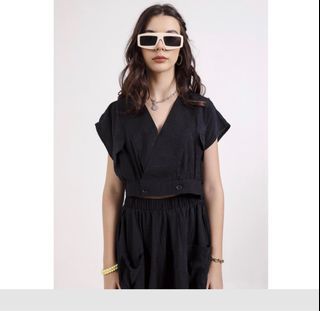 gaudi black color top