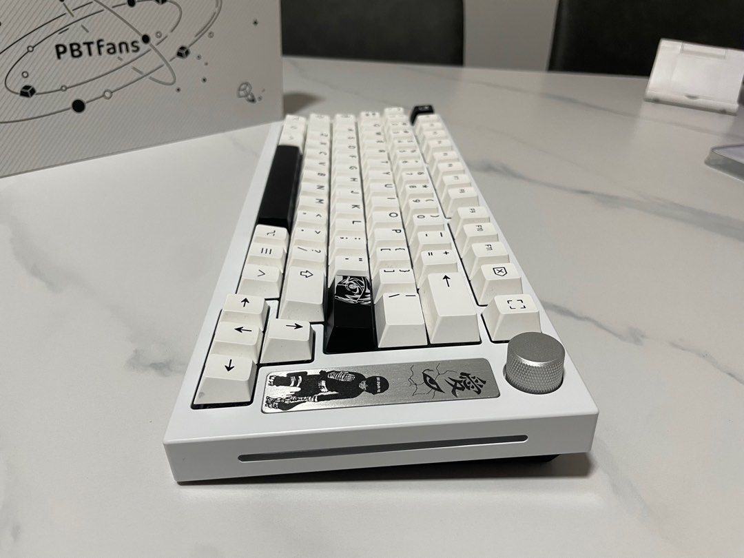 gmmk pro with custom badge (ewhite), Computers & Tech, Parts