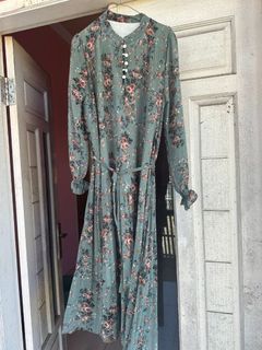 Green vintage flowers dress