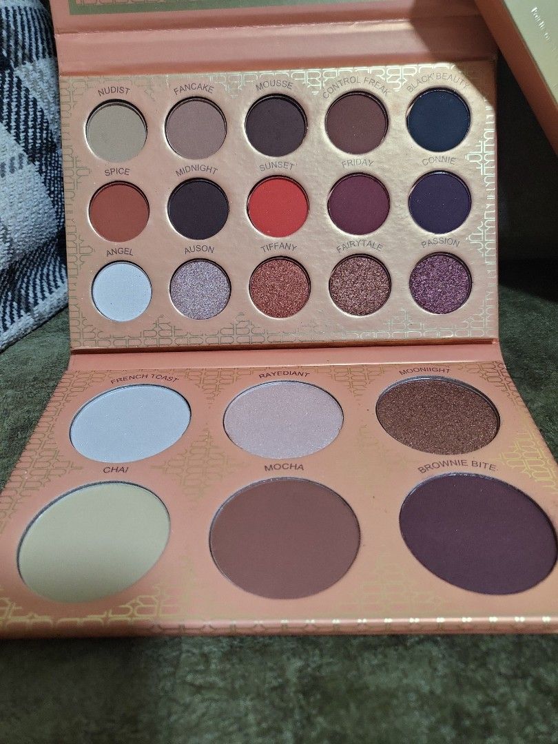Hari raya sale! 15 colors eyeshadow palette, highlighter and contour