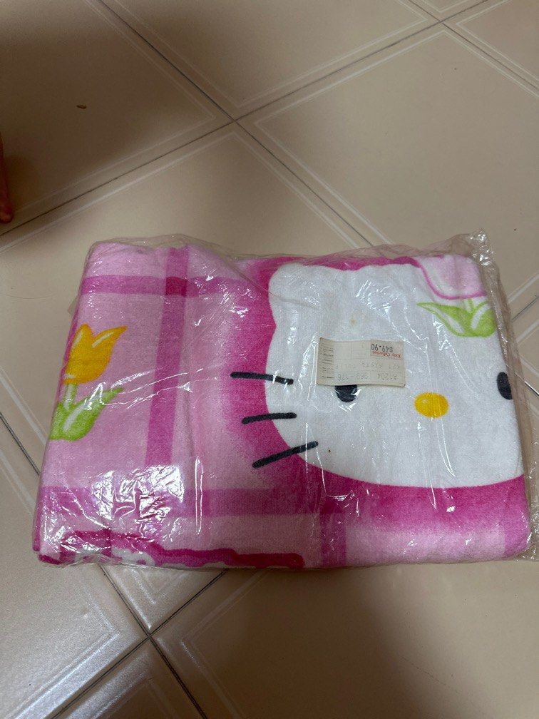 Hello Kitty Bath Towel, Furniture & Home Living, Kitchenware