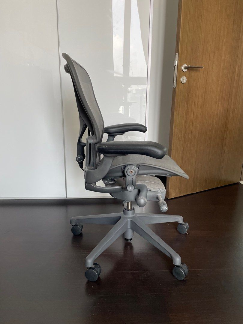 Herman Miller Aeron Chair, Remastered Size B, Furniture & Home Living