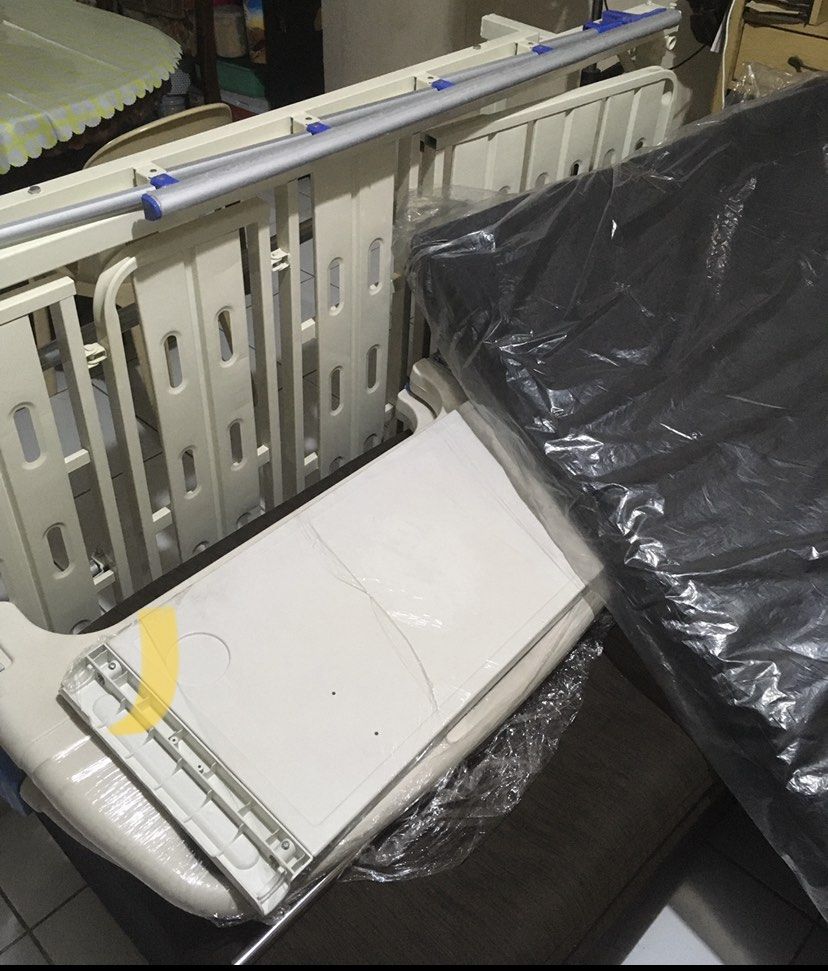 Hospital Bed Olongapo Area, Furniture & Home Living, Furniture, Bed