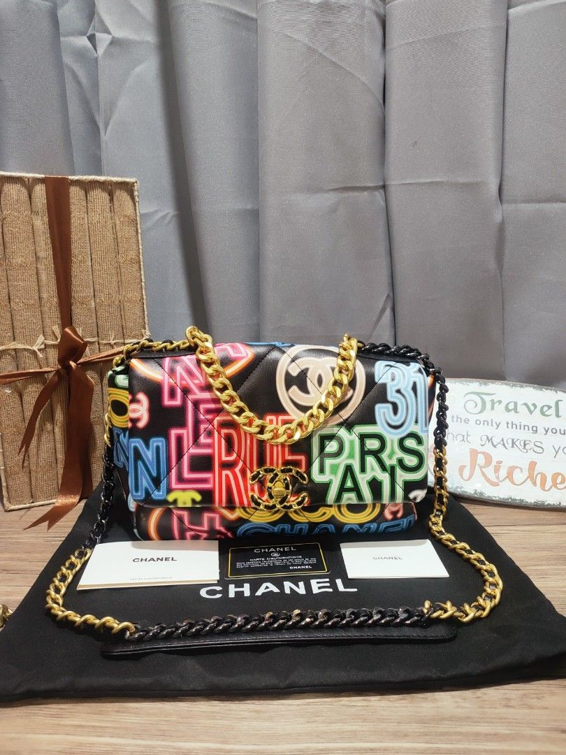Graffiti chanel store
