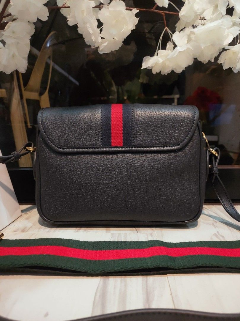 Japan Surplus Gucci cross body bag (Category: Luxury Bags & Wallets) located in Cebu City. Submitted by elcoleccion21 (Listing ID 1226862176, Image 2). Description: 🇯🇵 Japan Source 🇯🇵 No flaws Good as new 🇯🇵 quality GUARANTEED💯 🇯🇵 Real LEATHER 🇯🇵 Genuine Specs 🇯🇵 coded.