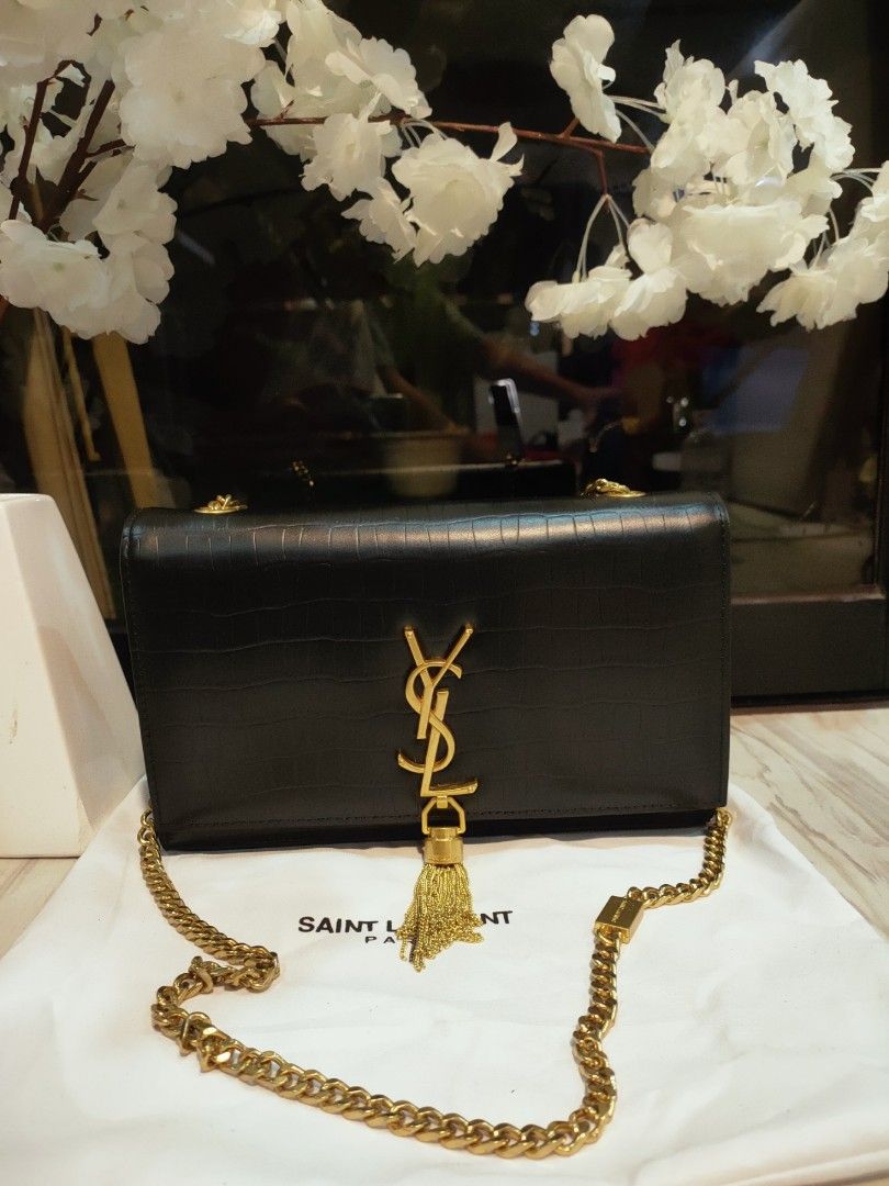Japan Surplus YSL Kate crocodile leather (Category: Luxury Bags & Wallets) located in Cebu City. Submitted by elcoleccion21 (Listing ID 1226852936, Image 1). Description: 🇯🇵 Japan Source Bag 🇯🇵 Quality GUARANTEED 💯 🇯🇵 coded 🇯🇵 may diin sa likod pero di halata dahil sa texture ng leather. please refer the last picture . 🇯🇵 REAL LEATHER 🇯🇵 GOOD AS NEW PA TALAGA.