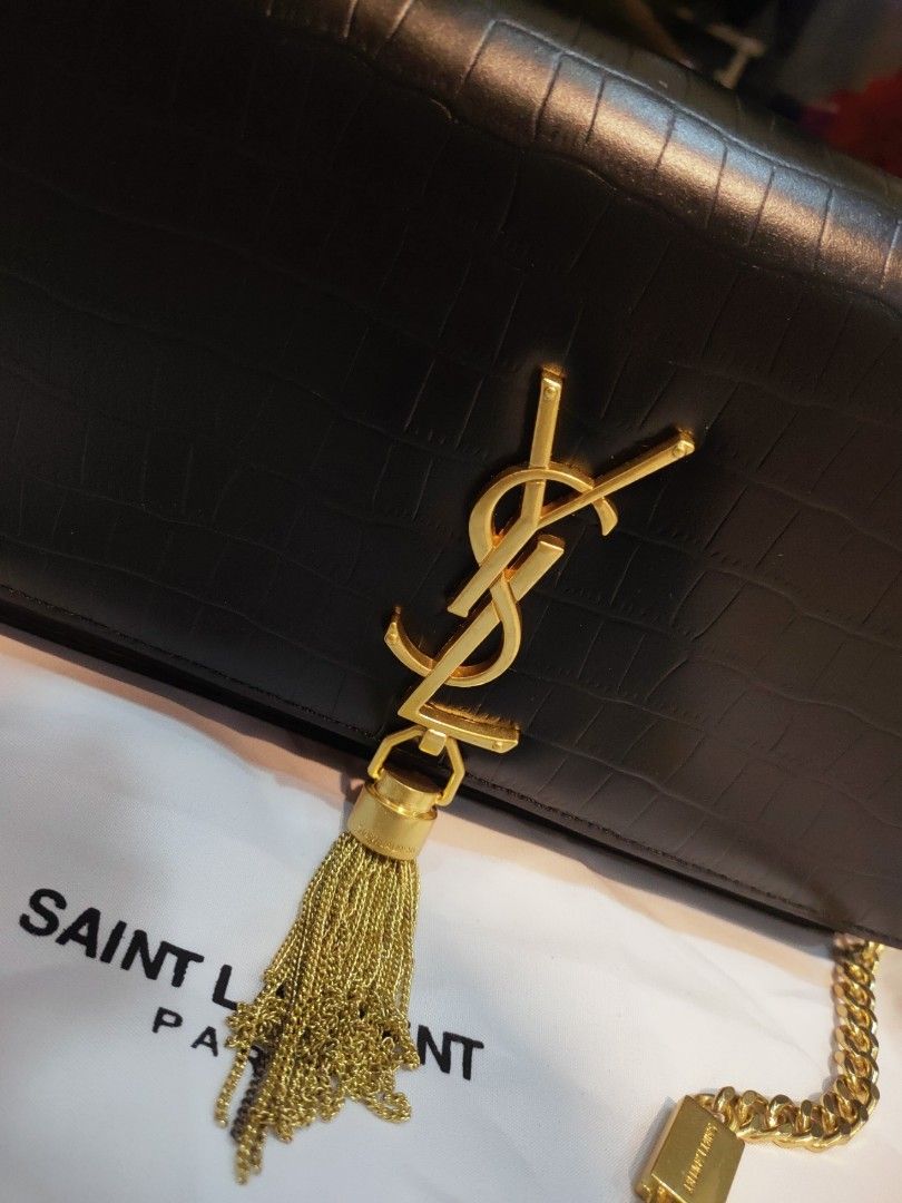 Japan Surplus YSL Kate crocodile leather (Category: Luxury Bags & Wallets) located in Cebu City. Submitted by elcoleccion21 (Listing ID 1226852936, Image 3). Description: 🇯🇵 Japan Source Bag 🇯🇵 Quality GUARANTEED 💯 🇯🇵 coded 🇯🇵 may diin sa likod pero di halata dahil sa texture ng leather. please refer the last picture . 🇯🇵 REAL LEATHER 🇯🇵 GOOD AS NEW PA TALAGA.