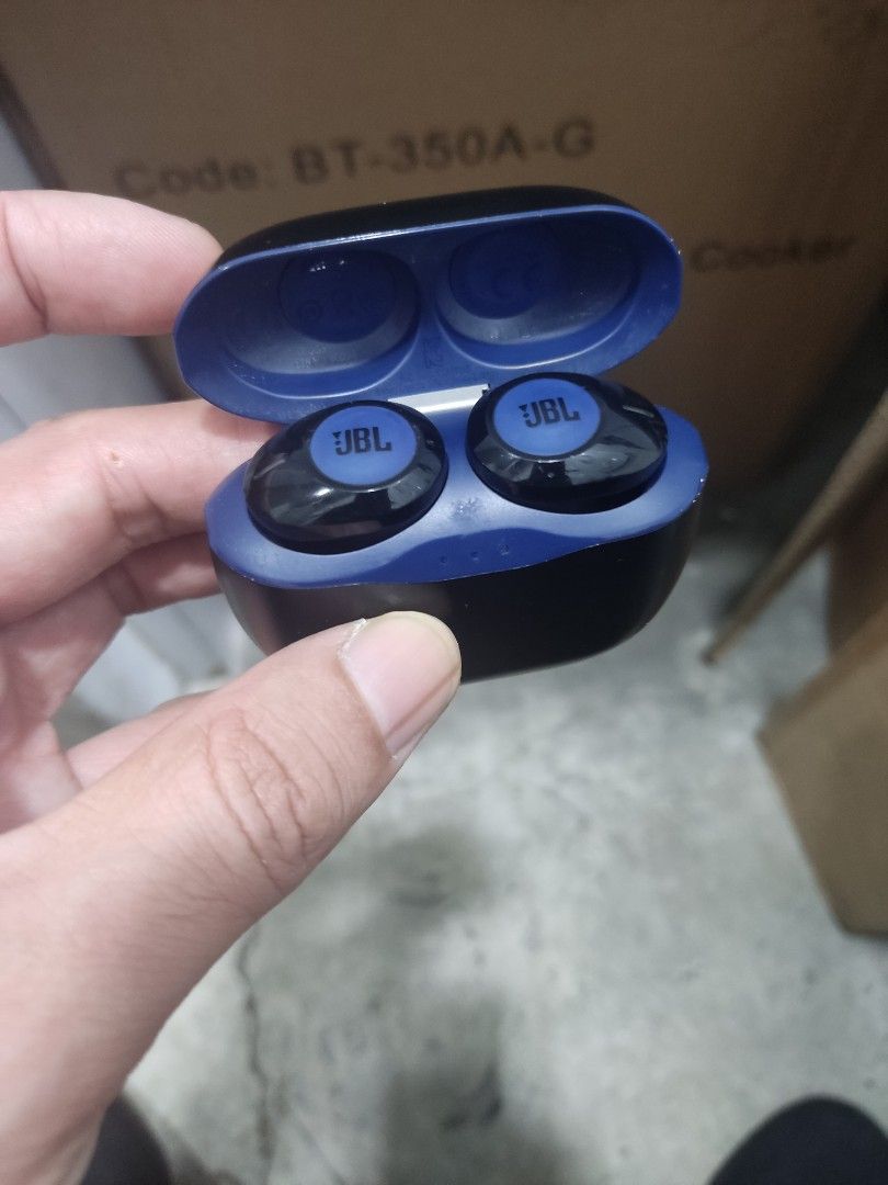JBL earbuds, Audio, Earphones on Carousell