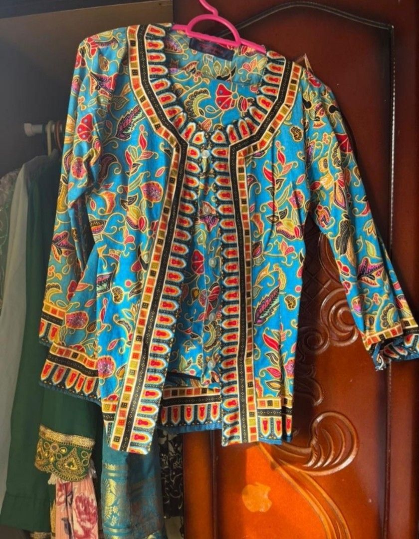 Kebaya Batik Pramugari, Women's Fashion, Dresses & Sets, Traditional ...