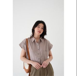 light beige crop top shirt