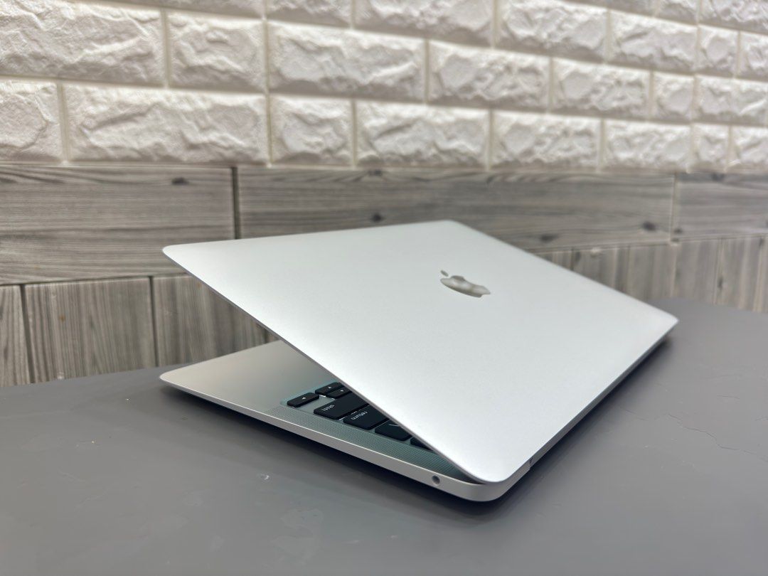 MacBook Air M1 256GB 保証有充放電小-