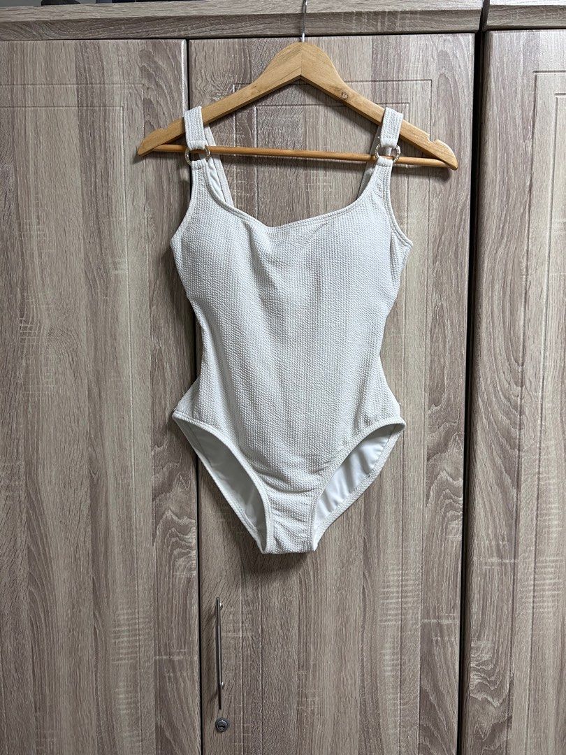 Michael Kors (Category: Bikinis & Swimsuits) located in Naga. Submitted by AFTph (Listing ID 1226823475, Image 1). Description: .