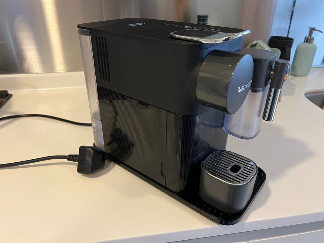 Nespresso (less than 1 year old), TV & Home Appliances, Kitchen