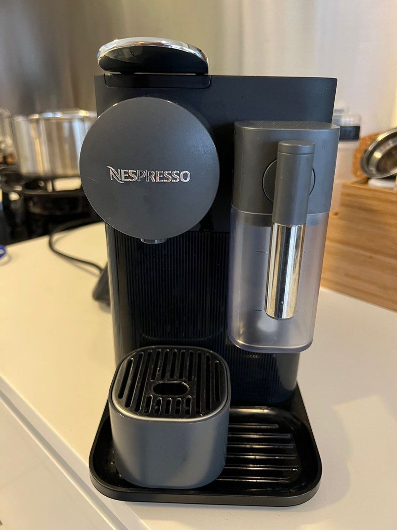 Nespresso (less than 1 year old), TV & Home Appliances, Kitchen