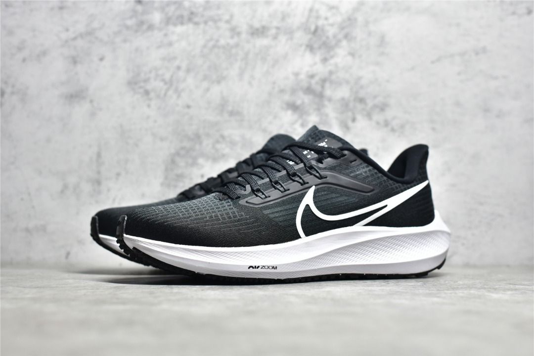 zoom nike black and white
