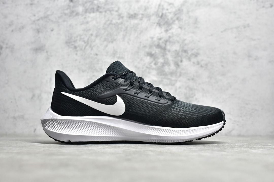 White best sale nike pegasus