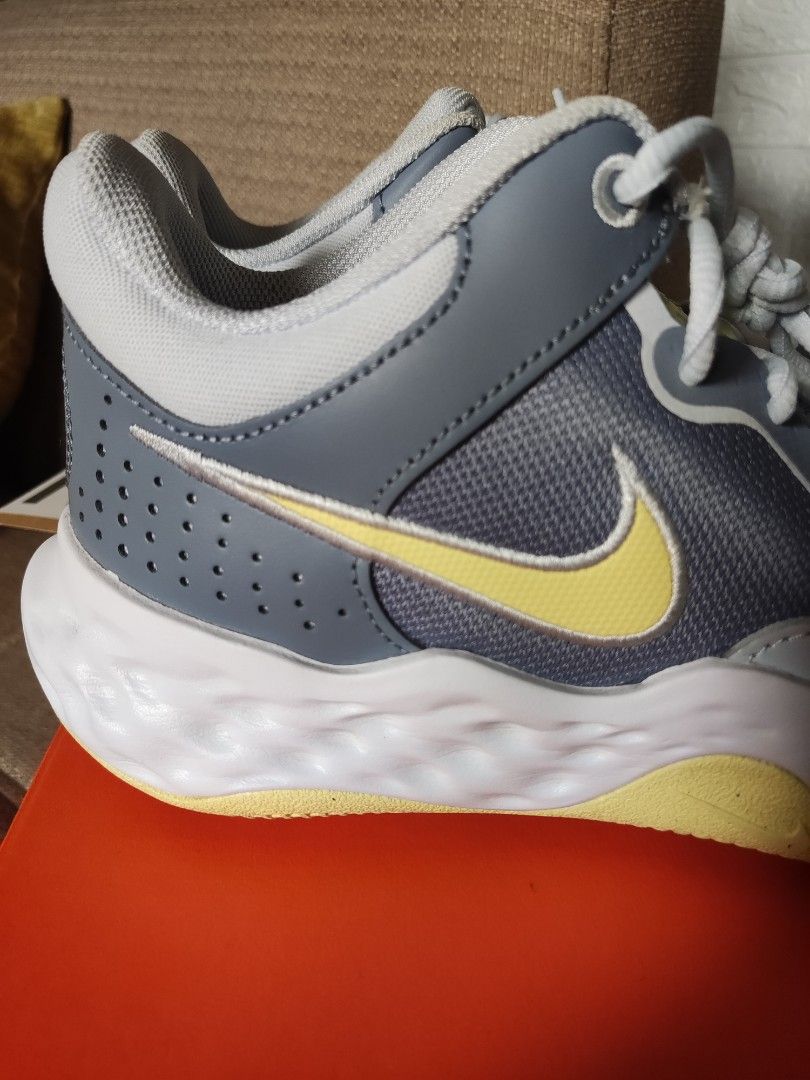 mens nike flyby low 2