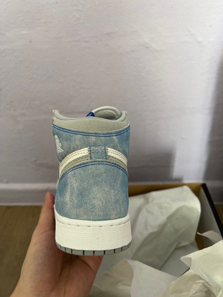 White jordan hotsell air force 1