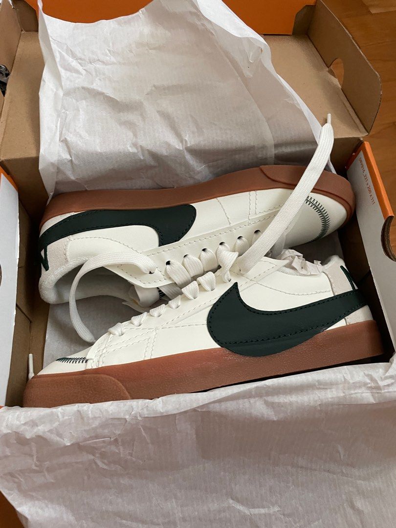 nike blazers low gum sole