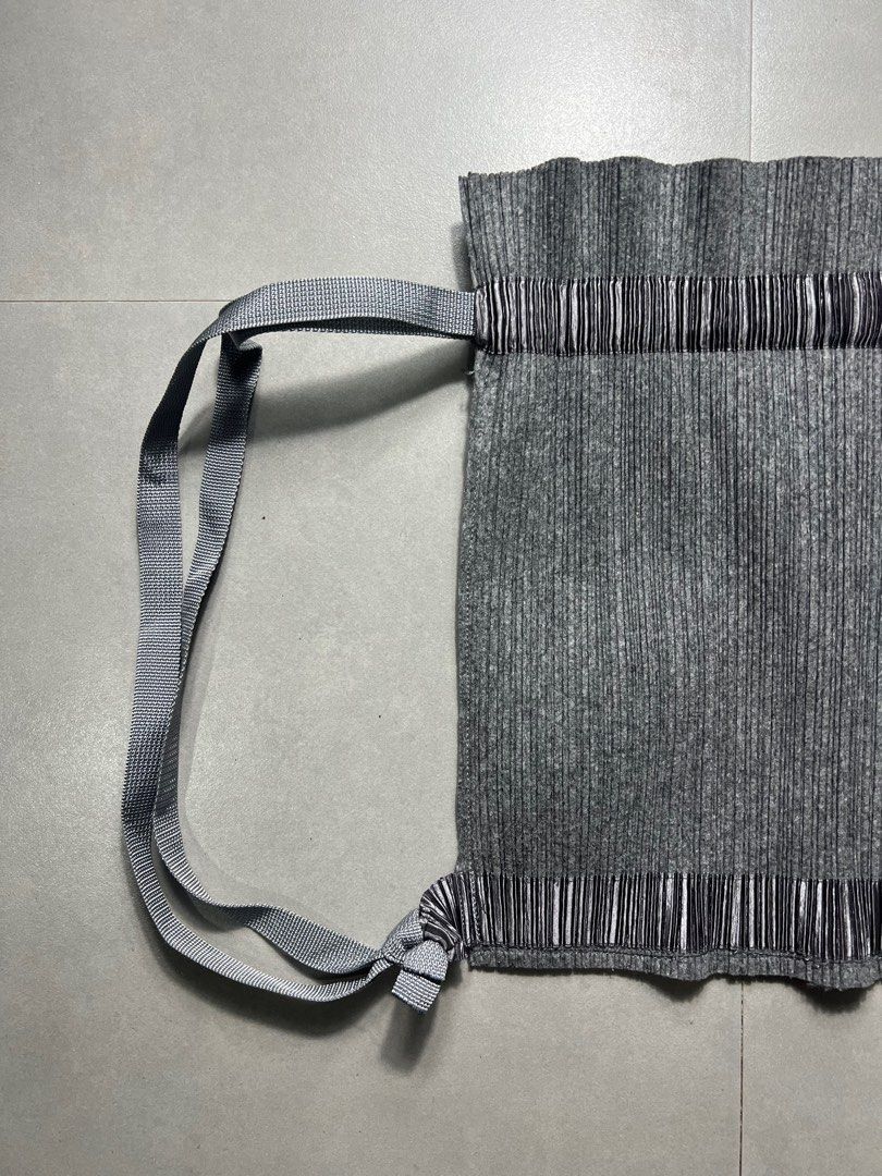 Pleats Please Issey Miyake // Grey Wool Drawstring Bag – VSP Consignment