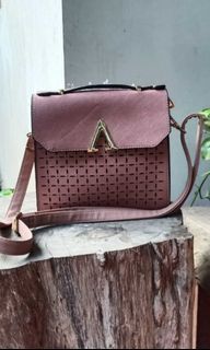 Preloved tas kulit slempang